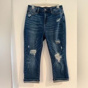 Judy Blue - Capri fit, Distressed Medium wash, Size 9/29